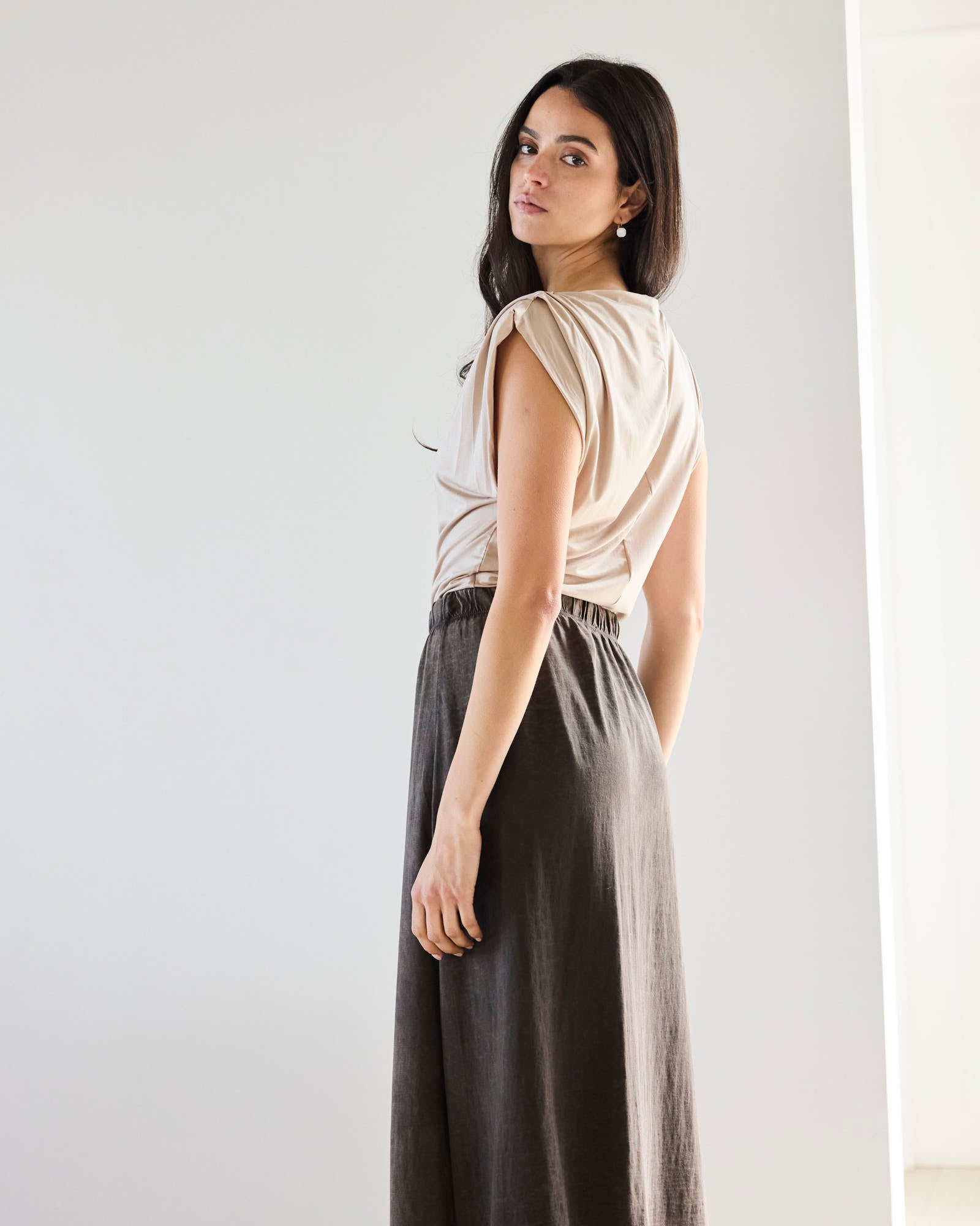 POLERA ASIMÉTRICA JOLIE BEIGE