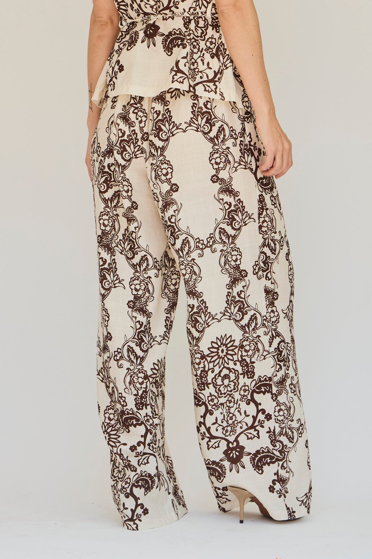 CONJUNTO FIORE BEIGE