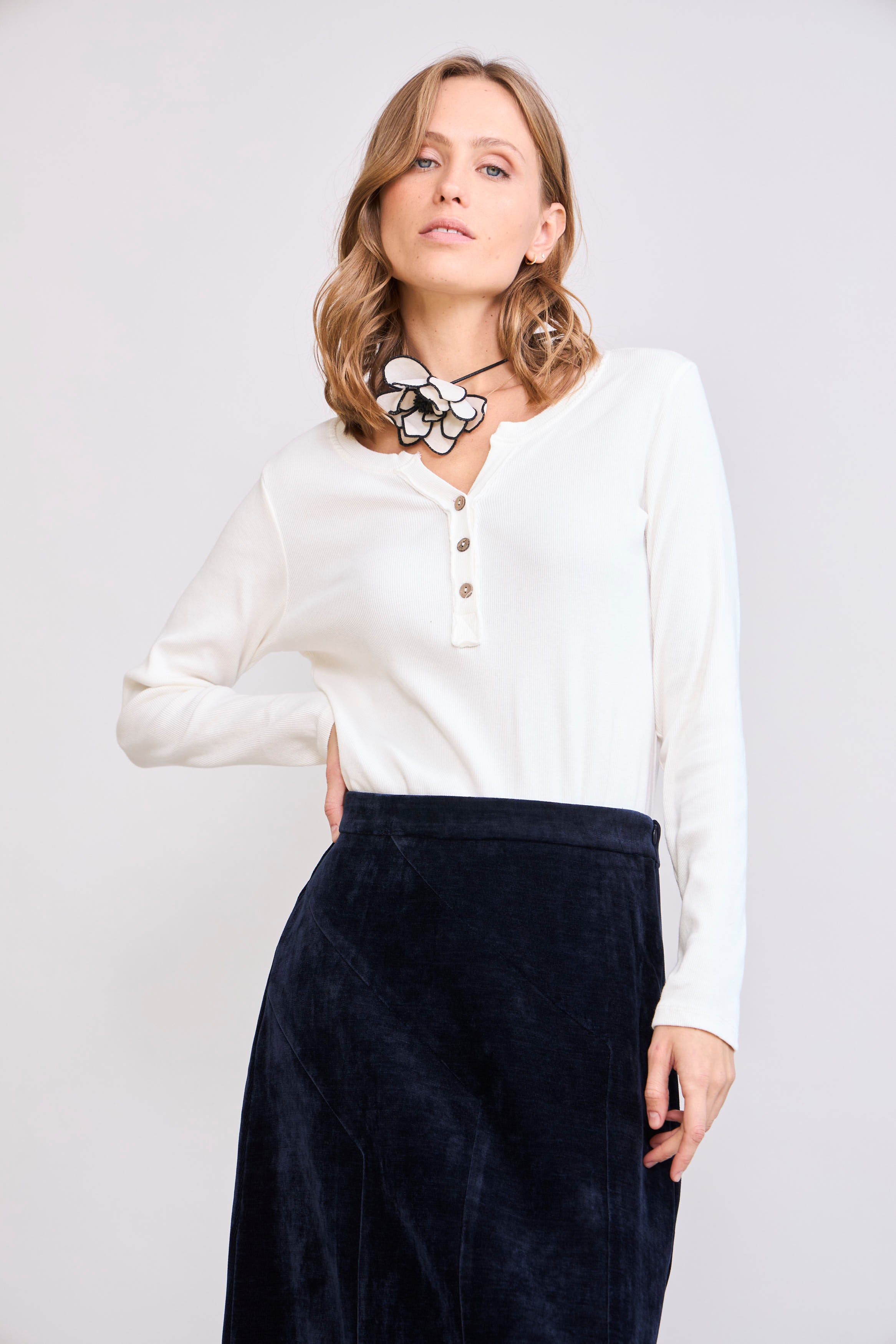 Polera Henley Canalé Blanca