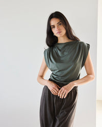 POLERA ASIMÉTRICA JOLIE OLIVA