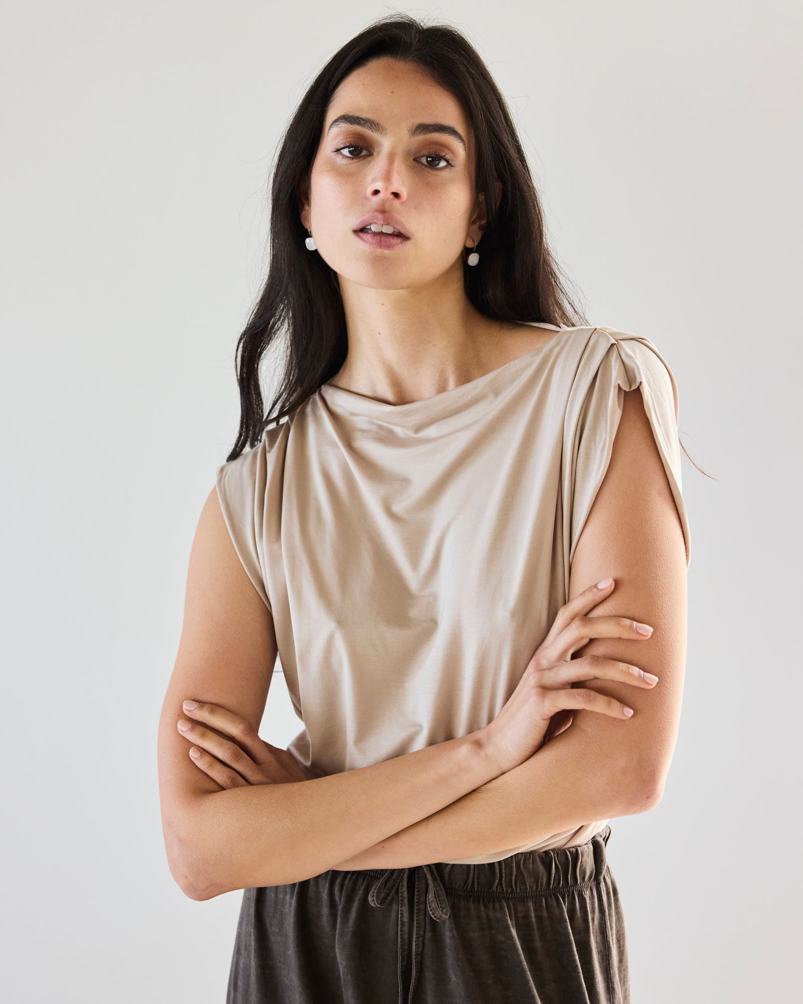 POLERA ASIMÉTRICA JOLIE BEIGE